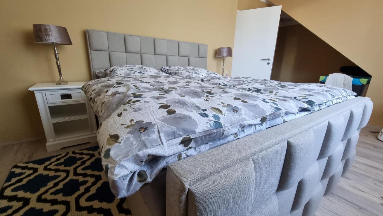 Lovely 2-bedroom Unit In Duesseldorf Tastefully Furnished Apartment