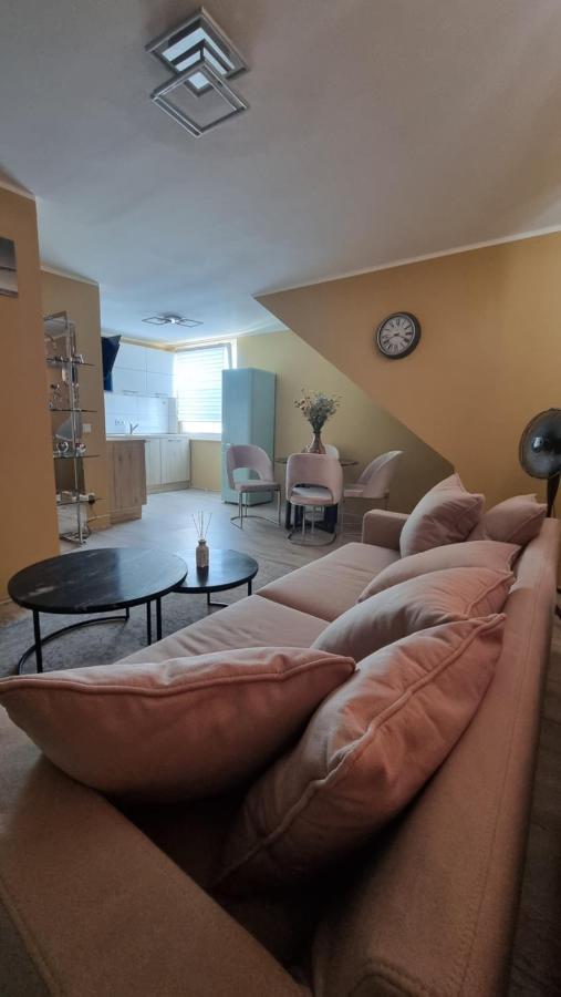 Lovely 2-bedroom Unit In Duesseldorf Tastefully Furnished Apartment *