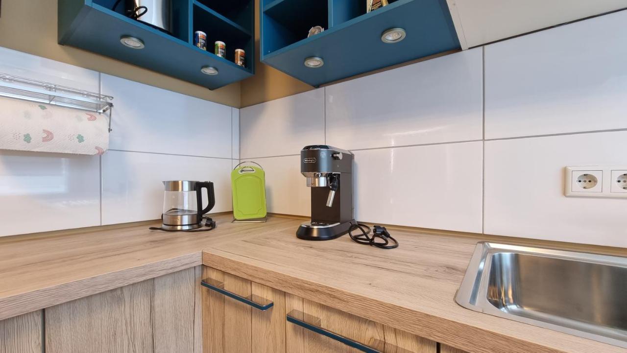 Lovely 2-bedroom Unit In Duesseldorf Tastefully Furnished *