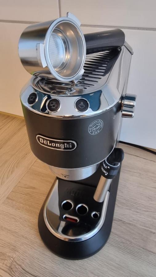 Lovely 2-bedroom Unit In Duesseldorf Tastefully Furnished Dusseldorf