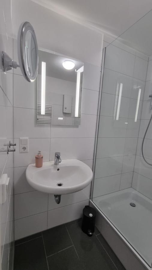Lovely 2-bedroom Unit In Duesseldorf Tastefully Furnished * Dusseldorf