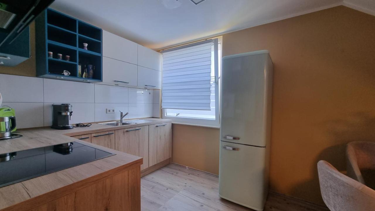 Lovely 2-bedroom Unit In Duesseldorf Tastefully Furnished *