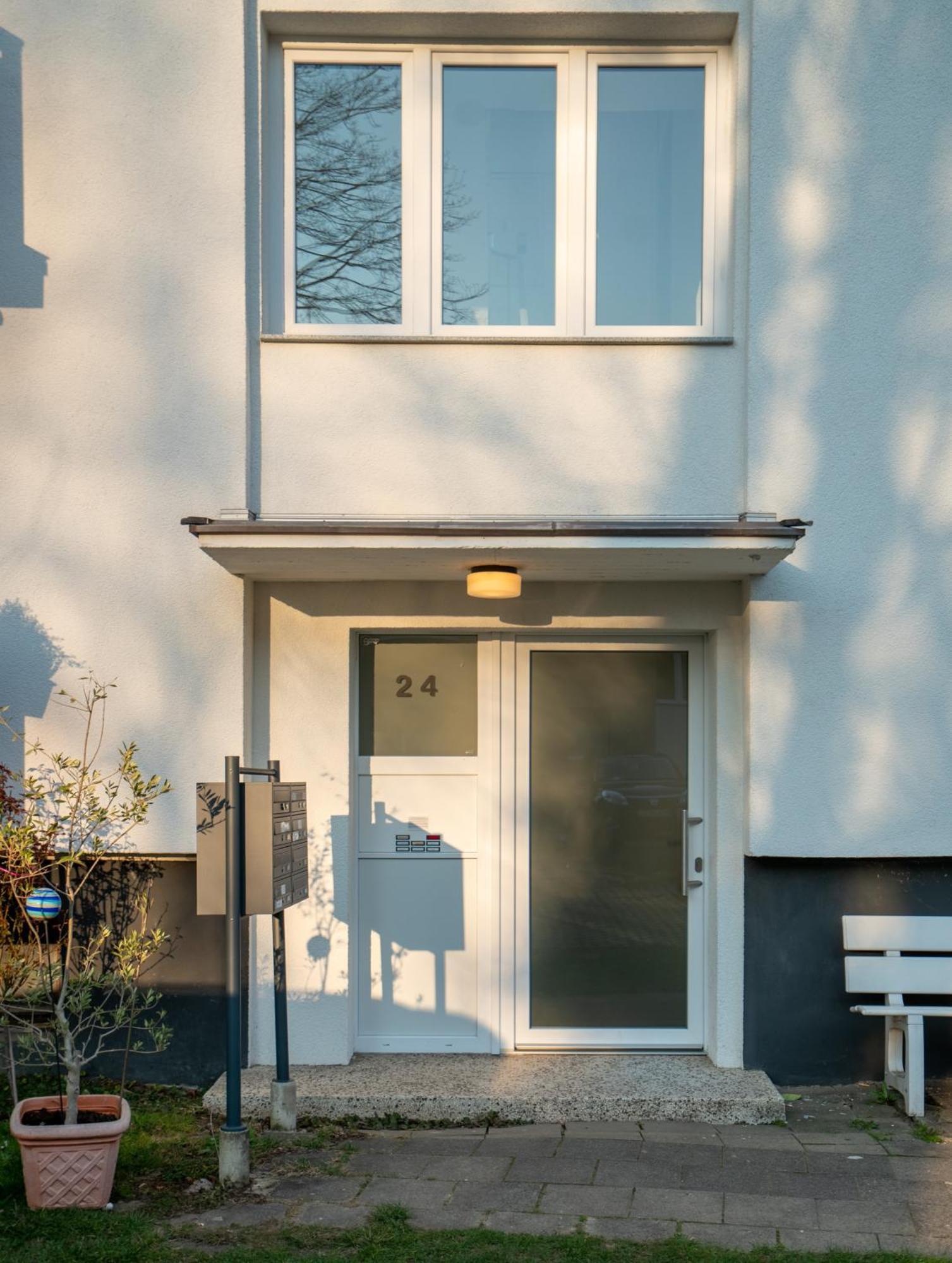 Apartment Lovely 2-bedroom Unit In Duesseldorf Tastefully Furnished *