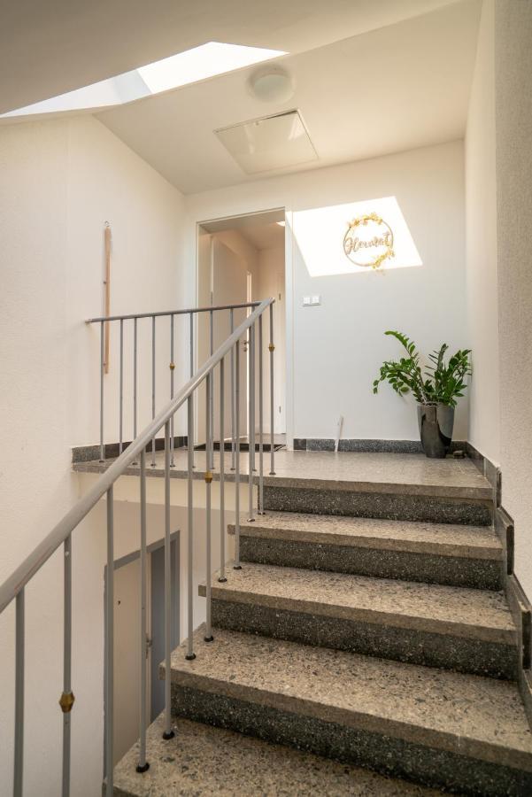 Lovely 2-bedroom Unit In Duesseldorf Tastefully Furnished *