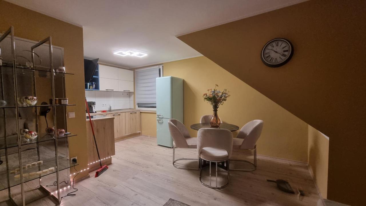 Lovely 2-bedroom Unit In Duesseldorf Tastefully Furnished Apartment