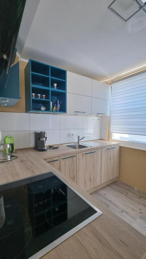 Lovely 2-bedroom Unit In