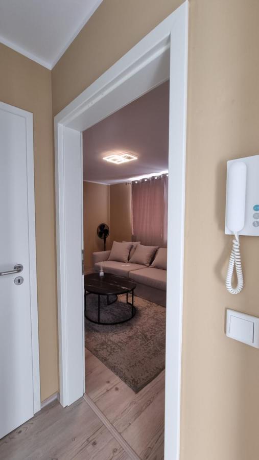 Lovely 2-bedroom Unit In