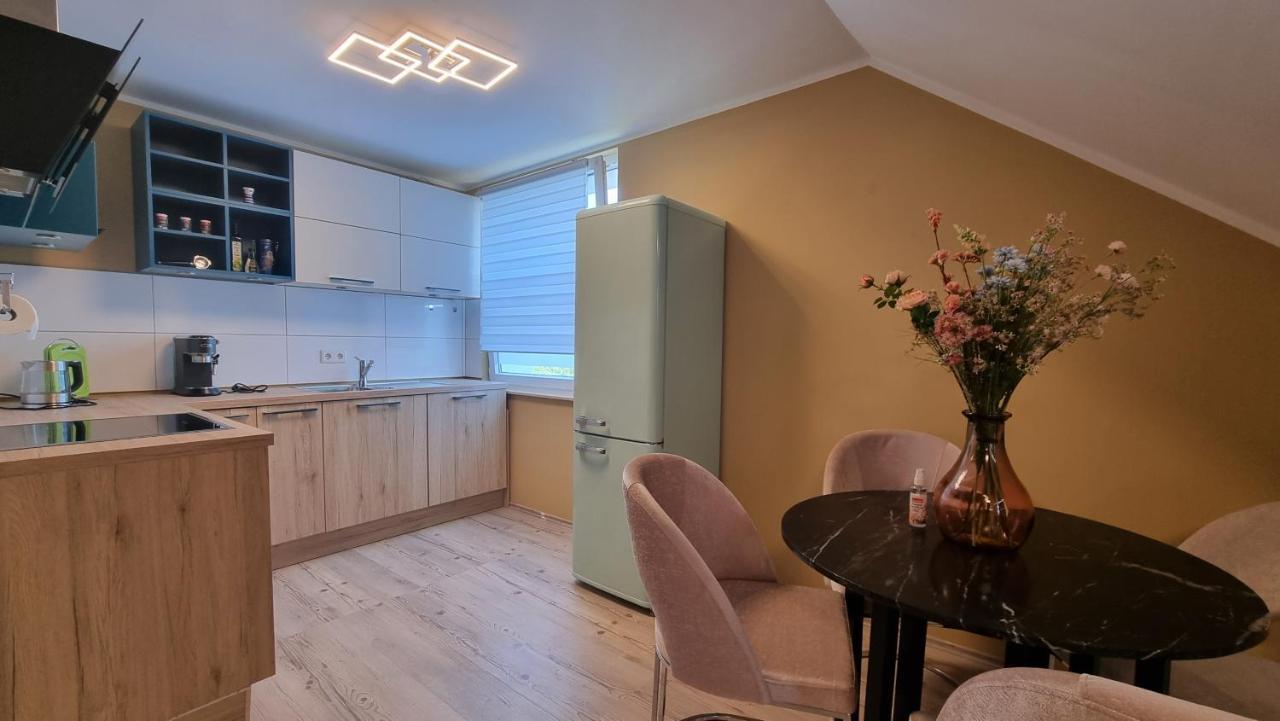 Lovely 2-bedroom Unit In *